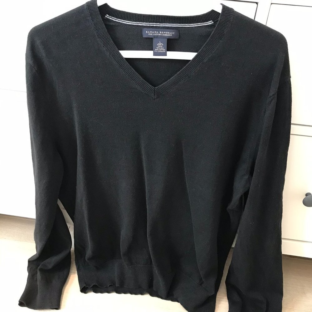 Banana Republic Men's black V-neck sweater L